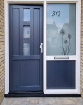 Raamfolie voordeur prachtige paardebloemen en huisnummer